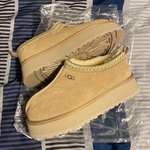 Tan Platform Fur Slides